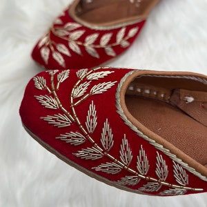 Mojari for hotsell girl with price