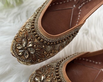 Golden Indian Pakistani Punjabi Jutti/Gold Khussa/Gold Mojari/Gold Juttis for ladies/Golden Mojari Traditional Wedding Shoes For Women