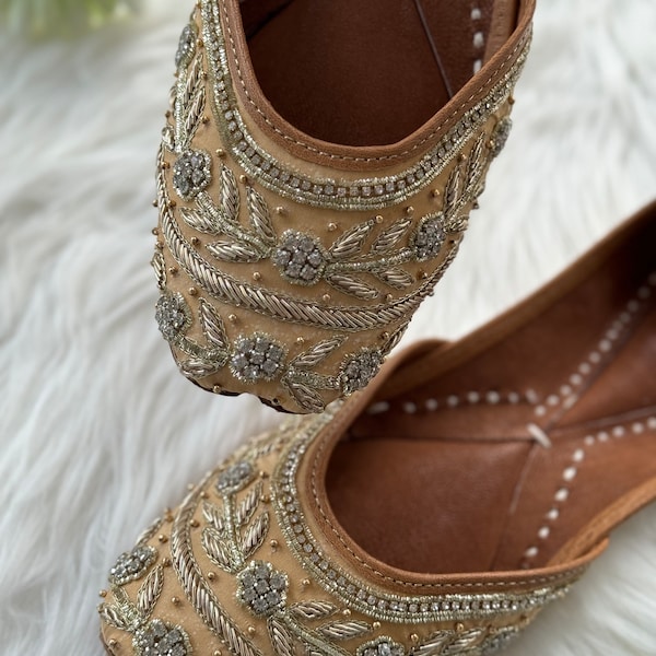 Golden Indian Pakistani Punjabi Jutti/Gold Khussa/Light Gold Mojari/Cream Gold for ladies/Punjabi Mojari Traditional Wedding Shoes For Women