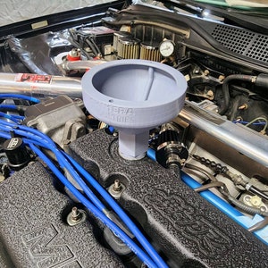No Spill Locking Oil Funnel for Honda/Acura - Vented High Flow & Magnetic!