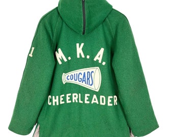 Vintage 80-tals M.K.A. Cougars Cheerleader Broderad Namn Jane Nummer 81 Blixtlåshuvtröja i ulljacka Damstorlek 18 Tillverkad i USA
