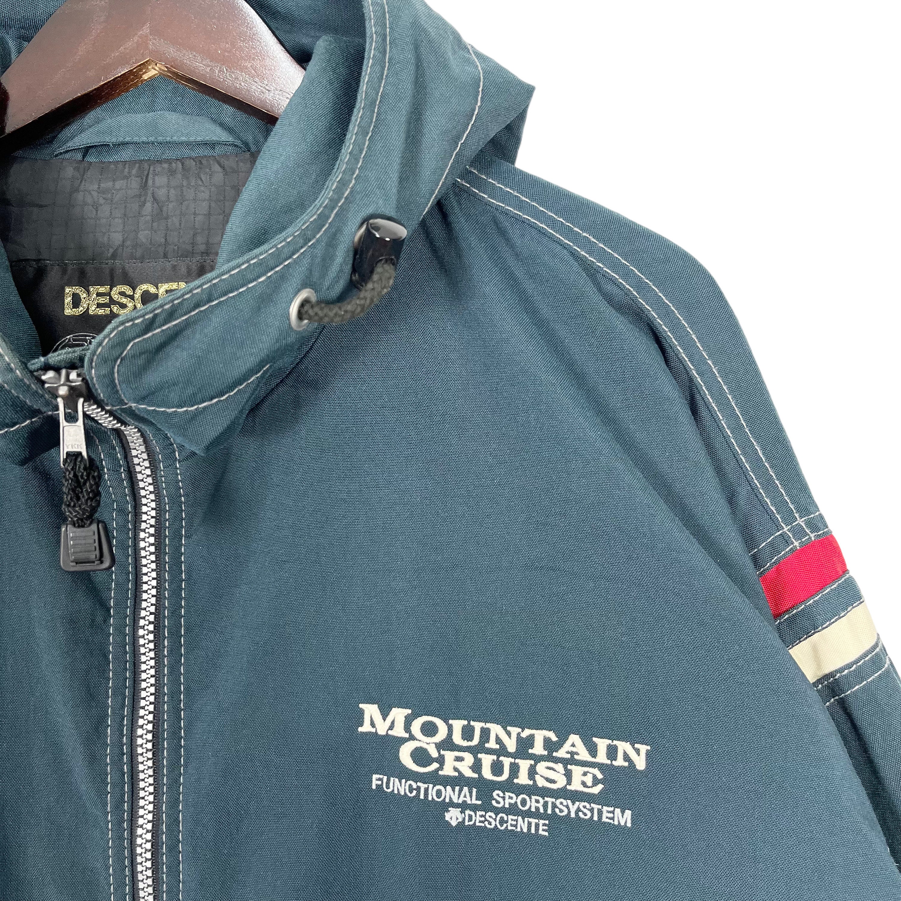 CHAGE and ASKA DESCENTE スタッフジャンパー グッズ CHAGE and ASKA DESCENTE スタッフジャンパー グッズ CHAGE and ASKA