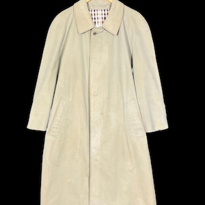 Abrigo largo vintage Aquascutum de los años 90, de diseñador inglés, marca de lujo, color gris arcilla, talla mediana, hecho en Inglaterra.