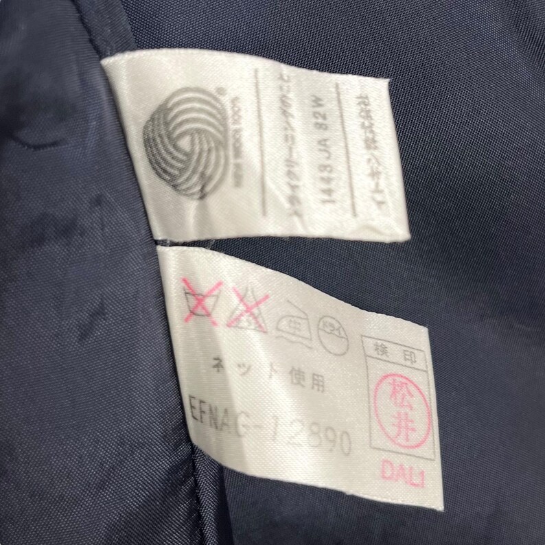 May include: White care label with black text that reads "Dry Cleaning Only" and "1448 JA 82W" and "Itokin Corporation". A second white label with black text that reads "Net Use" and "EFNAG-12890". A red label with white text that reads "松井".