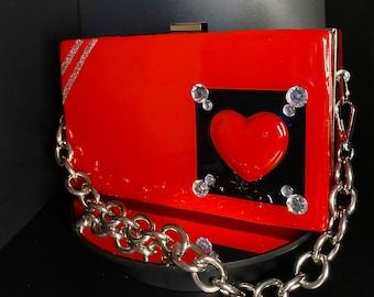 Borsa a mano in acrilico con cuore rosso, pochette in resina nera, regalo per lei, idea regalo per San Valentino, borsa unica fatta a mano