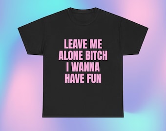 Camiseta con letra de Renee Rapp: "Déjame en paz, perra, quiero divertirme".