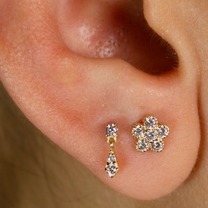 Tiny Dangle Piercing, 14k Real Gold Tragus Dangle Piercing, Cartilage Piercing, Minimalist Tragus Piercing, Screw Back Dangle, Flat Back