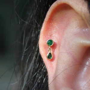 Pendentif labret émeraude (CZ) - Pendentif piercing en or 14 carats, dos plat, filetage interne, boucle d'oreille cartilage 16 gr., boucle d'oreille tragus