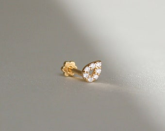 Piercing para cartílago con circonita cúbica en forma de lágrima en oro de 14 quilates (parte trasera plana)