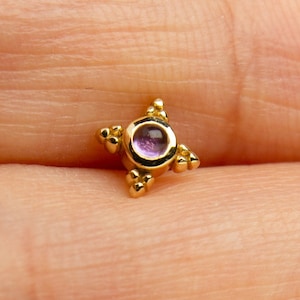 Piercing de pino de ametista com parte traseira plana - Brinco mini tragus de ouro maciço 14K - Brinco de hélice - Piercing de cartilagem - Ametista com corte cabochão