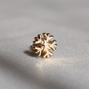 14K Gold Snowflake Stud Piercing - Real Gold Snowflake Cartilage Earring, Screw Back Piercing, Tragus Piercing, Flat Back Helix Piercing