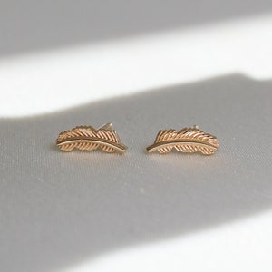 FEATHER Stud Piercing, 14 Karat Solid Gold Right or Left Ear Cartilage Earring, Flat Back Tragus Piercing, Internally Threaded Helix Earring