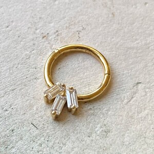 Piercing al setto nasale a ventaglio con baguette in oro 14 carati - Piercing a cerchio con cerniera
