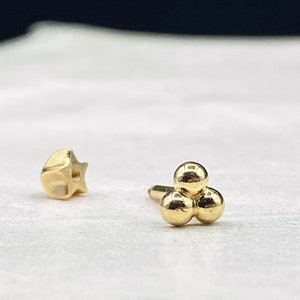 TRI BEAD CLUSTER Piercing, 14K Real Gold Cartilage Stud Piercing, Screw Back Helix Piercing, Flat Back Handcrafted Helix Earring