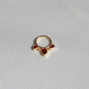 Garnet Pear Septum Ring with Garnet Stone in 14 Karat Yellow Gold Hinge Hoop Helix Piercing, Septum Clicker afbeelding 3