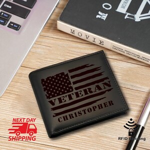 Cartera de cuero grabada con la bandera estadounidense de veterano personalizada para hombre, cartera de cuero grabada, accesorio patriótico, regalo del Día del Padre, regalo para él