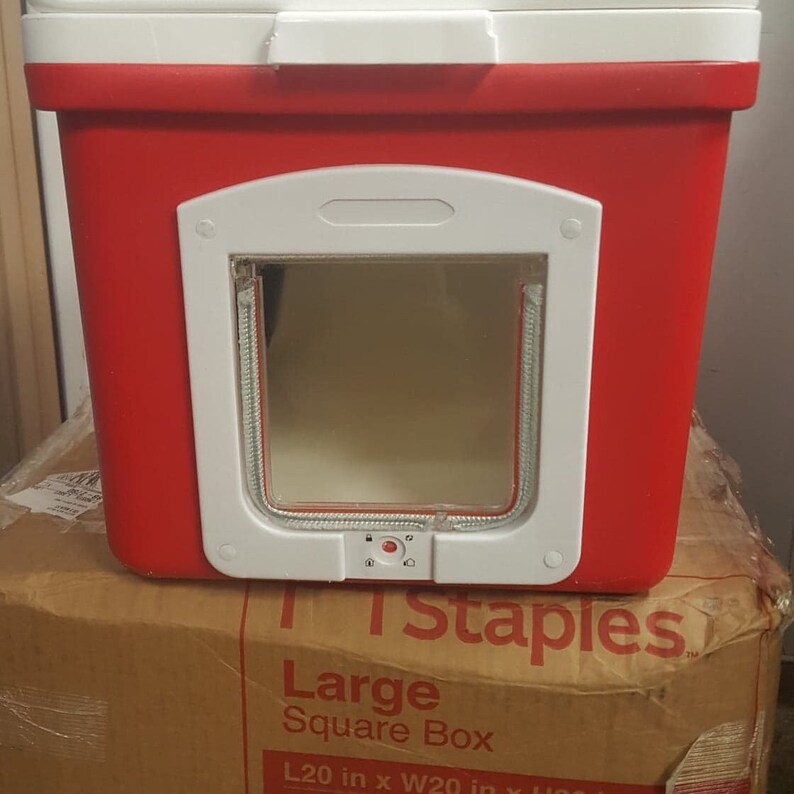 Outdoor Feral Cat Shelter House Pod Home Free Straw Bedding Etsy