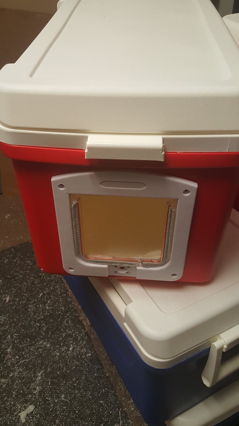 Outdoor Feral Cat Shelter House Pod Home Free Straw Bedding Etsy