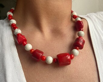 Vintage coral and howlite necklace -