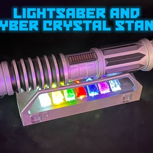 Spada laser wireless e supporto luminoso in cristallo Kyber