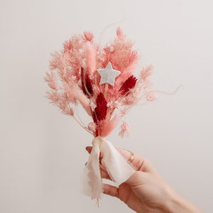 Eloise Mini – Eloise at the Plaza Inspired Dried Flower Arrangement, Baby Girl Gift, Eloise Home Decor, Barbie Decor, Barbie Party