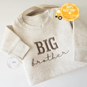 Sudadera bordada de "Gran Hermano", sudadera natural para niño pequeño, anuncio de embarazo, "Gran Hermano", sudadera neutra "Próximamente", talla 1