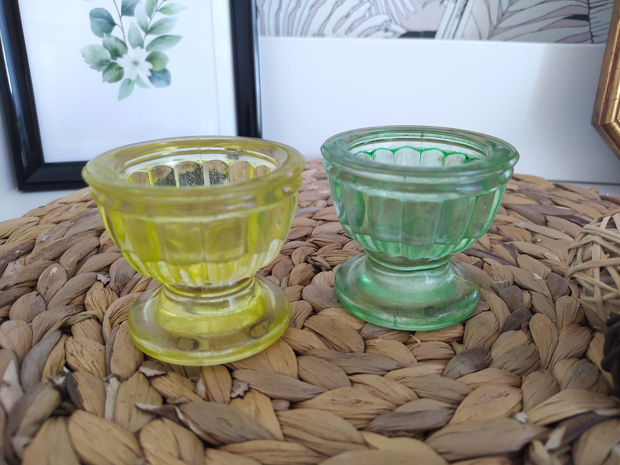 Paire De Coquetiers Vintage En Verre Moulé Translucide - Forme D'Oiseau - Années 1920-1949