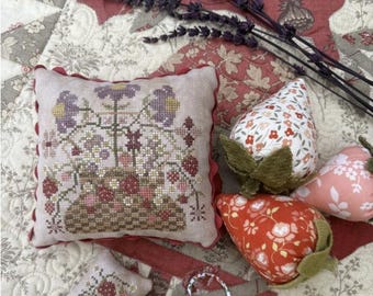 STRAWBERRY BASKET Pinkeep and Scissor FOB * Pansy Patch Quilts & Stitchery * Cross Stitch-b