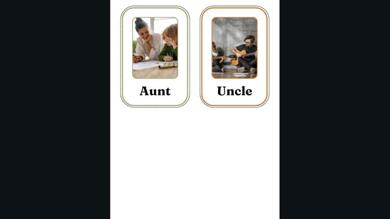 Op de afbeelding: Twee kaarten met foto's en tekst. De kaart links toont een vrouw en een kind die aan een tafel zitten. De tekst op de kaart is "Tante". De kaart rechts toont een man die gitaar speelt met een kind. De tekst op de kaart is "Oom".