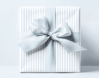 Papier cadeau à fines rayures | Emballage cadeau bleu bébé BCBG Grand millénaire | Fête prénatale, mariage, mariée, fête d'anniversaire