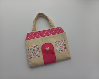 Bolsa de viaje para casa de muñecas de tela: Juguete textil hecho a mano