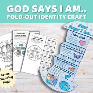 Può includere: Un kit artigianale con il testo "GOD SAYS I AM.. FOLD-OUT IDENTITY CRAFT". Il kit include un oggetto artigianale di identità pieghevole, pagine da colorare e modelli. L'oggetto artigianale pieghevole presenta illustrazioni e affermazioni.