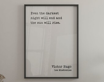 Victor Hugo, Citazione da Les Misérables - Anche la notte più buia finirà e il sole sorgerà. - Stampa tipografica in bianco e nero