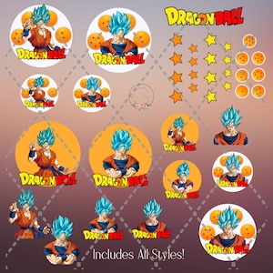 Pode incluir: Um conjunto de toppers de cupcake imprim&iacute;veis com tema Dragon Ball Z que apresenta Goku em sua forma Super Saiyan Blue. Os toppers incluem v&aacute;rias poses de Goku, incluindo uma pose em p&eacute;, uma pose de voo e uma pose com os bra&ccedil;os cruzados. Os toppers tamb&eacute;m incluem o logotipo do Dragon Ball Z e estrelas.