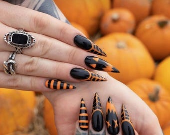 豪華なハロウィンオレンジブラックのプレスオンネイル：不気味な