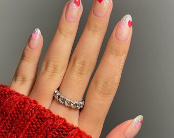 Uñas postizas de corazón de lujo: estilo personalizado para San Valentín