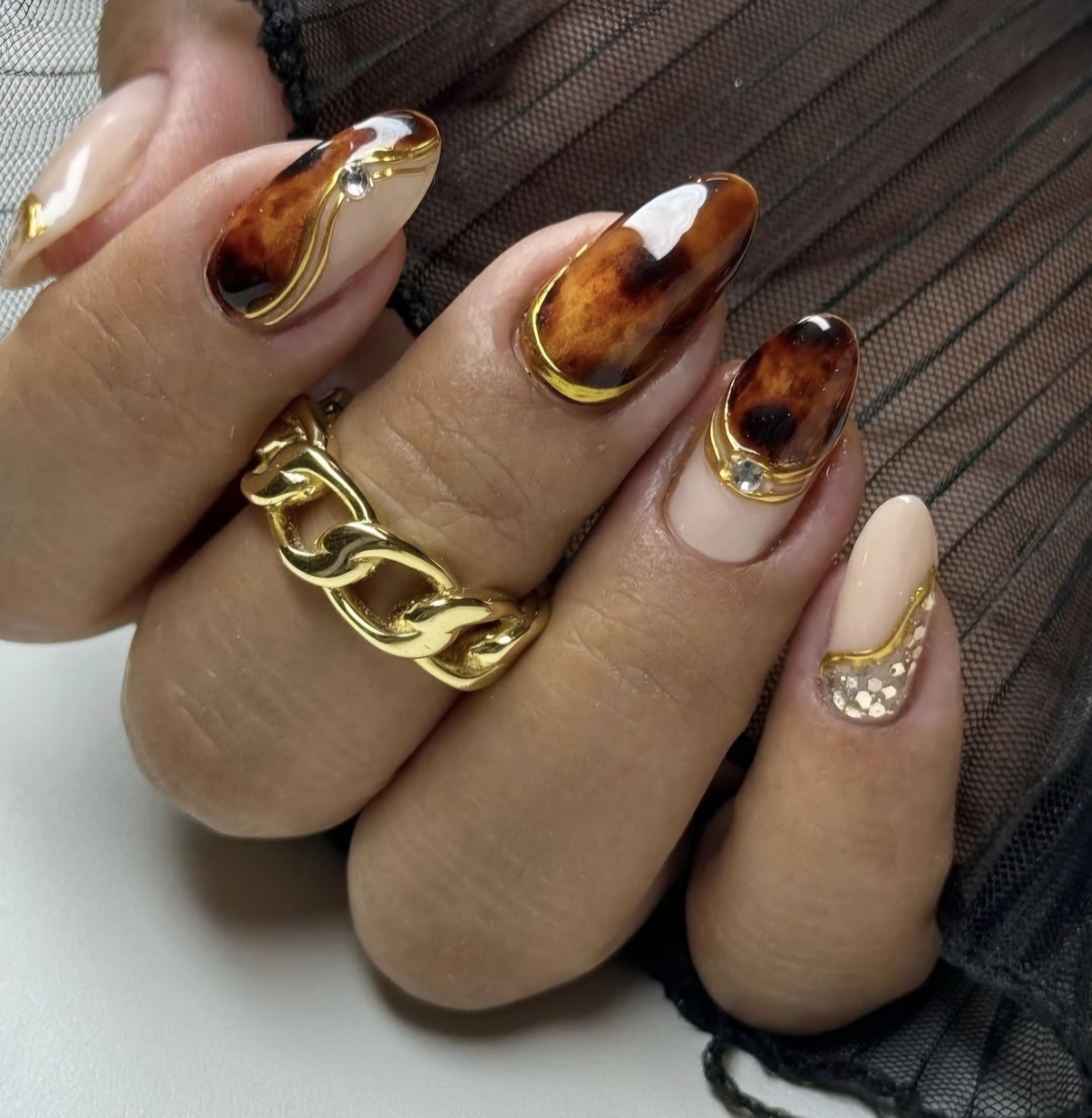 Luxury Tortoise Press on Nails: Gold Chrome, Elegant Style  display picture 3