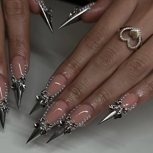 Luxury custom nails/ free style/ long nails/ silver nails/ metallic nails/frech tip nails/ chrome nails/ cute nails/ almond stiletto nails