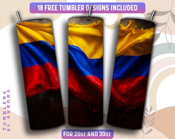 Op de afbeelding: Drie roestvrijstalen tumblers met een ontwerp van de Colombiaanse vlag. De vlag is een gele, blauwe en rode driekleur met een verweerde, textuurrijke uitstraling. De tumblers zijn verkrijgbaar in 20oz en 30oz. 18 gratis tumblerontwerpen inbegrepen.