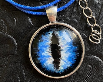 Peint à la main, pendentif cabochon oeil de dragon bleu, unique en son genre, art portable