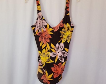 Traje de baño Speedo vintage de los 90, estilo Y2K, en tonos cálidos amarillo y marrón con estampado de hojas, talla XL.