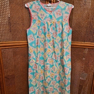 Vintage 60s 70s Aqua Blue Pink Yellow Stamps Snap Front Casual Day Dress Medium