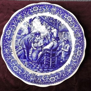Beautiful vintage wall plate by Boch Freres La Louviere, Belgium, dating from the 1940s