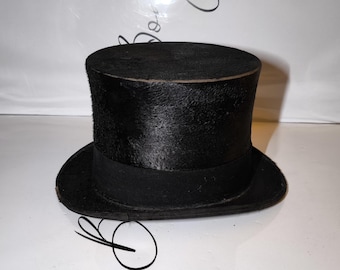 Chapeau en peluche en soie noire antique.