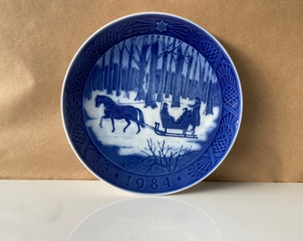 Royal Copenhagen Cobalt Blue 1984 Christmas "Jingle Bells" Plate [Mint Condition]