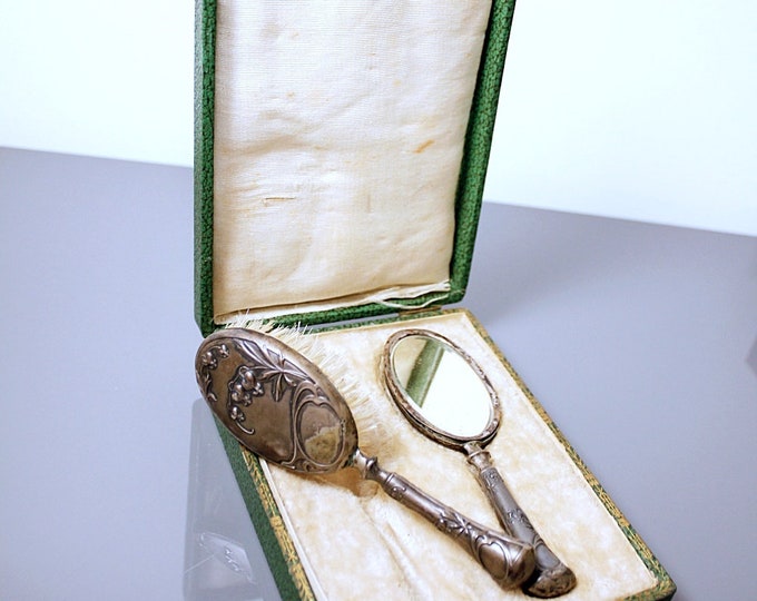 Antique Vanity Set<> A doll's Art Nouveau silver mirror and brush in a box/around 1900 ******