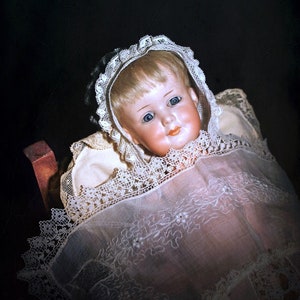 Antique Doll by Armand Marseille/Mold-550/ca.1910/ANTIQUE CRADLE+ACCESSORY