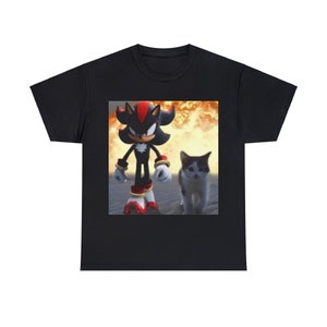 Shadow The Hedgehog & Cat T-shirt, Riccio,Meme,camicia unisex, Gatto, Amanti dei gatti, Giocatore, Regalo, sega, felino, regalo meme, immagine divertente
