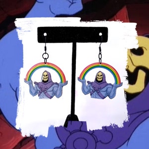 Pendientes colgantes de arcoíris de Skeletor / Pendientes de villano de dibujos animados de He Man de los 80 / Pendientes espeluznantes, nostálgicos y vintage /