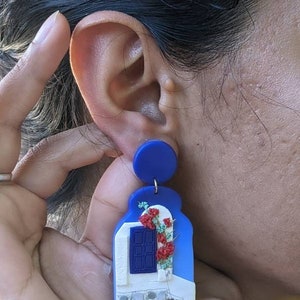 Boucles d'oreilles paysage de Santorin Pendentifs bleus et blancs Boucles d'oreilles d'été Boucles d'oreilles de la mer Égée Boucles d'oreilles Mamma Mia Boucles d'oreilles florales rouges image 8